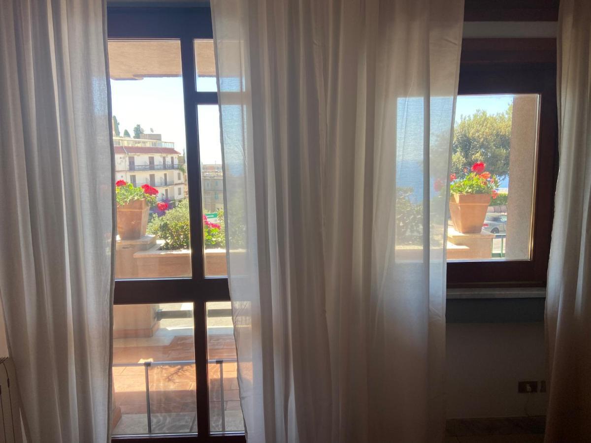 Villa Centaurea Apartment With Private Parking Taormina Buitenkant foto